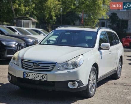 Білий Субару Аутбек, об'ємом двигуна 2.4 л та пробігом 265 тис. км за 8800 $, фото 5 на Automoto.ua