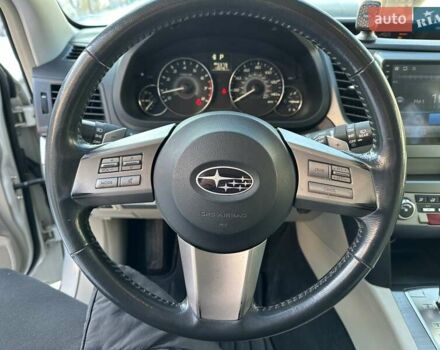 Білий Субару Аутбек, об'ємом двигуна 2.46 л та пробігом 209 тис. км за 10500 $, фото 29 на Automoto.ua