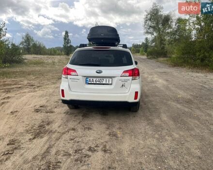 Белый Субару Аутбек, объемом двигателя 2.46 л и пробегом 250 тыс. км за 7000 $, фото 5 на Automoto.ua