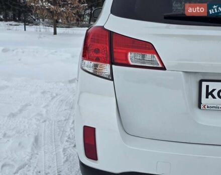 Білий Субару Аутбек, об'ємом двигуна 2.46 л та пробігом 189 тис. км за 8999 $, фото 17 на Automoto.ua