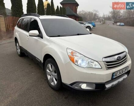 Белый Субару Аутбек, объемом двигателя 2.46 л и пробегом 312 тыс. км за 10000 $, фото 1 на Automoto.ua
