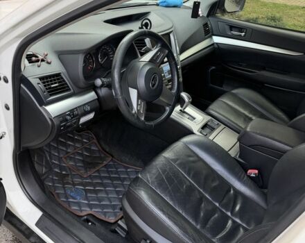 Белый Субару Аутбек, объемом двигателя 2.5 л и пробегом 304 тыс. км за 9700 $, фото 12 на Automoto.ua