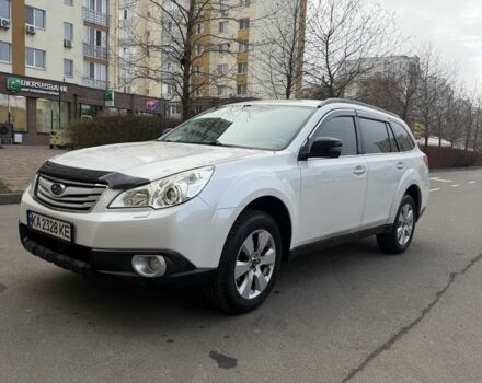 Белый Субару Аутбек, объемом двигателя 2.5 л и пробегом 304 тыс. км за 9700 $, фото 5 на Automoto.ua