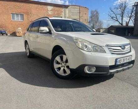 Белый Субару Аутбек, объемом двигателя 2 л и пробегом 255 тыс. км за 9000 $, фото 4 на Automoto.ua