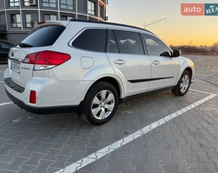 Белый Субару Аутбек, объемом двигателя 2.46 л и пробегом 200 тыс. км за 10000 $, фото 5 на Automoto.ua