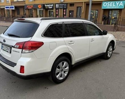 Белый Субару Аутбек, объемом двигателя 2.5 л и пробегом 304 тыс. км за 9700 $, фото 1 на Automoto.ua