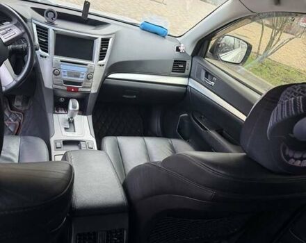 Белый Субару Аутбек, объемом двигателя 2.5 л и пробегом 304 тыс. км за 9700 $, фото 12 на Automoto.ua