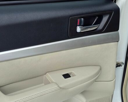 Білий Субару Аутбек, об'ємом двигуна 2.46 л та пробігом 189 тис. км за 8999 $, фото 8 на Automoto.ua