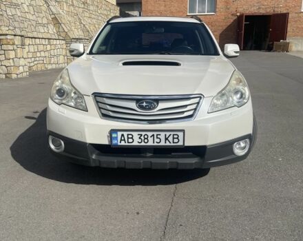 Белый Субару Аутбек, объемом двигателя 2 л и пробегом 255 тыс. км за 9000 $, фото 3 на Automoto.ua