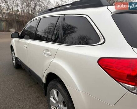 Белый Субару Аутбек, объемом двигателя 2.46 л и пробегом 312 тыс. км за 10000 $, фото 12 на Automoto.ua