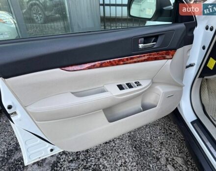 Білий Субару Аутбек, об'ємом двигуна 2.46 л та пробігом 320 тис. км за 9300 $, фото 24 на Automoto.ua