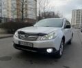 Белый Субару Аутбек, объемом двигателя 2.5 л и пробегом 304 тыс. км за 9700 $, фото 1 на Automoto.ua