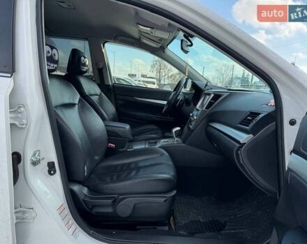 Білий Субару Аутбек, об'ємом двигуна 2.46 л та пробігом 305 тис. км за 9990 $, фото 11 на Automoto.ua