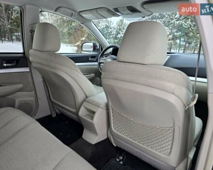 Білий Субару Аутбек, об'ємом двигуна 2.46 л та пробігом 189 тис. км за 8999 $, фото 44 на Automoto.ua