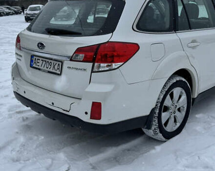 Білий Субару Аутбек, об'ємом двигуна 2.46 л та пробігом 210 тис. км за 8500 $, фото 5 на Automoto.ua