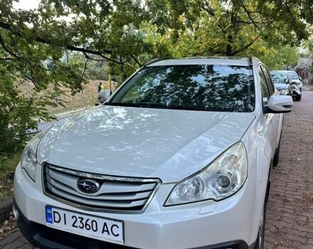 Белый Субару Аутбек, объемом двигателя 2.46 л и пробегом 280 тыс. км за 9500 $, фото 3 на Automoto.ua