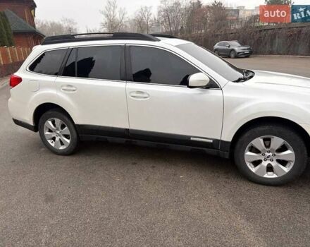 Белый Субару Аутбек, объемом двигателя 2.46 л и пробегом 312 тыс. км за 10000 $, фото 7 на Automoto.ua