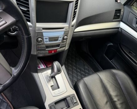 Белый Субару Аутбек, объемом двигателя 2.5 л и пробегом 304 тыс. км за 9700 $, фото 15 на Automoto.ua