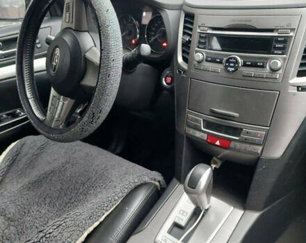 Білий Субару Аутбек, об'ємом двигуна 2.46 л та пробігом 320 тис. км за 10500 $, фото 4 на Automoto.ua