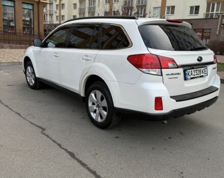 Белый Субару Аутбек, объемом двигателя 2.5 л и пробегом 304 тыс. км за 9700 $, фото 1 на Automoto.ua