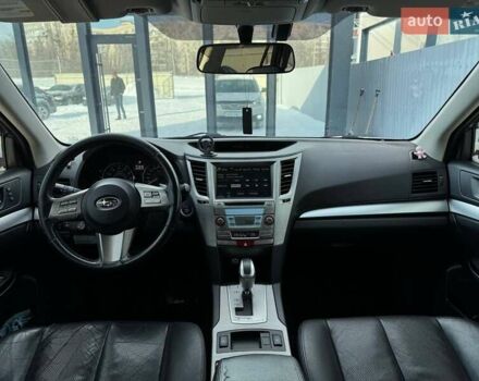 Білий Субару Аутбек, об'ємом двигуна 2.46 л та пробігом 305 тис. км за 9990 $, фото 12 на Automoto.ua