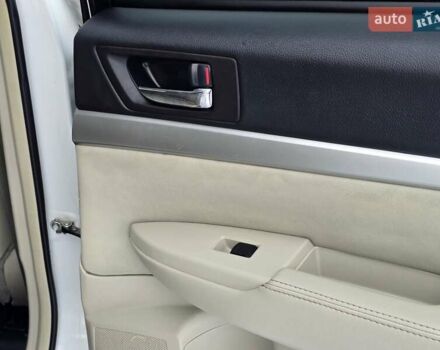 Білий Субару Аутбек, об'ємом двигуна 2.46 л та пробігом 189 тис. км за 8999 $, фото 42 на Automoto.ua