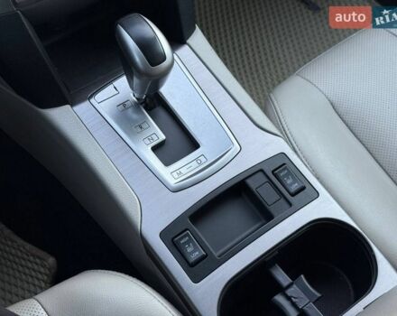 Білий Субару Аутбек, об'ємом двигуна 2.46 л та пробігом 320 тис. км за 9300 $, фото 36 на Automoto.ua