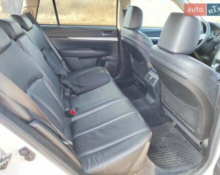 Белый Субару Аутбек, объемом двигателя 2.46 л и пробегом 250 тыс. км за 10000 $, фото 15 на Automoto.ua