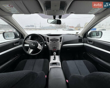 Білий Субару Аутбек, об'ємом двигуна 2.46 л та пробігом 210 тис. км за 8500 $, фото 24 на Automoto.ua