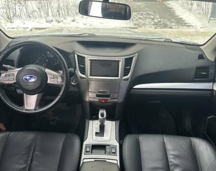 Білий Субару Аутбек, об'ємом двигуна 2.5 л та пробігом 162 тис. км за 8500 $, фото 1 на Automoto.ua