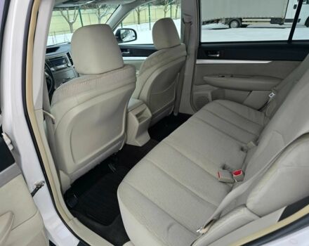 Білий Субару Аутбек, об'ємом двигуна 2.46 л та пробігом 189 тис. км за 8999 $, фото 10 на Automoto.ua