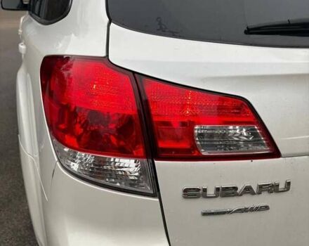 Белый Субару Аутбек, объемом двигателя 2.46 л и пробегом 312 тыс. км за 10000 $, фото 2 на Automoto.ua