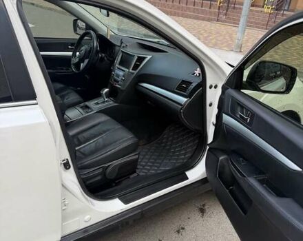 Белый Субару Аутбек, объемом двигателя 2.5 л и пробегом 304 тыс. км за 9700 $, фото 7 на Automoto.ua