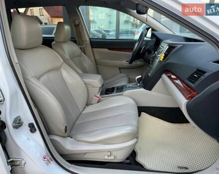 Білий Субару Аутбек, об'ємом двигуна 2.46 л та пробігом 320 тис. км за 9300 $, фото 28 на Automoto.ua