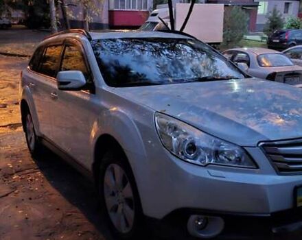 Белый Субару Аутбек, объемом двигателя 2.46 л и пробегом 166 тыс. км за 10500 $, фото 1 на Automoto.ua