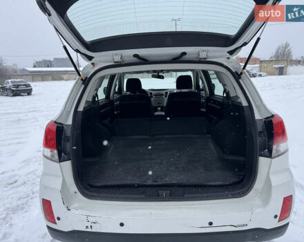 Білий Субару Аутбек, об'ємом двигуна 2.46 л та пробігом 210 тис. км за 8500 $, фото 22 на Automoto.ua