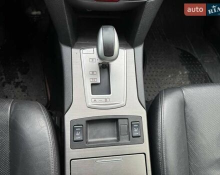 Білий Субару Аутбек, об'ємом двигуна 2.46 л та пробігом 305 тис. км за 9990 $, фото 24 на Automoto.ua