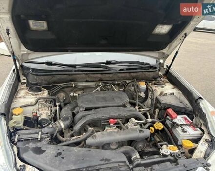 Белый Субару Аутбек, объемом двигателя 2.46 л и пробегом 312 тыс. км за 10000 $, фото 23 на Automoto.ua