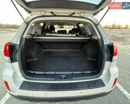 Белый Субару Аутбек, объемом двигателя 2.46 л и пробегом 200 тыс. км за 10000 $, фото 15 на Automoto.ua