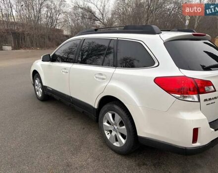 Белый Субару Аутбек, объемом двигателя 2.46 л и пробегом 312 тыс. км за 10000 $, фото 10 на Automoto.ua