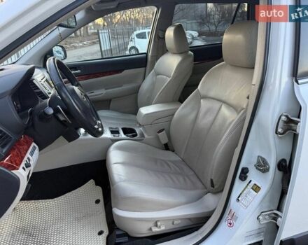 Білий Субару Аутбек, об'ємом двигуна 2.46 л та пробігом 320 тис. км за 9300 $, фото 2 на Automoto.ua