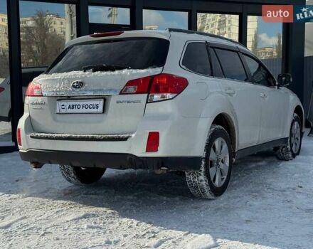 Білий Субару Аутбек, об'ємом двигуна 2.46 л та пробігом 305 тис. км за 9990 $, фото 5 на Automoto.ua