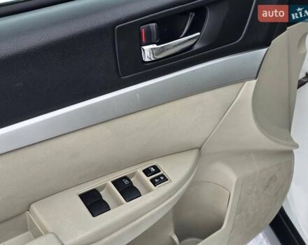 Білий Субару Аутбек, об'ємом двигуна 2.46 л та пробігом 189 тис. км за 8999 $, фото 32 на Automoto.ua