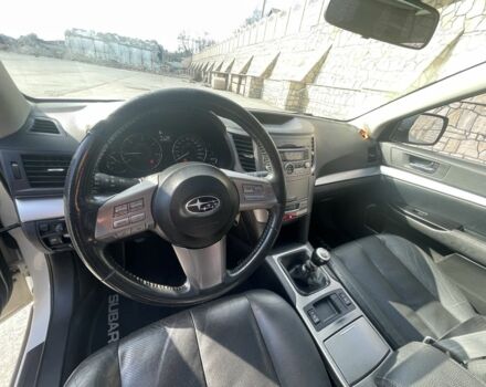 Белый Субару Аутбек, объемом двигателя 2 л и пробегом 255 тыс. км за 9000 $, фото 10 на Automoto.ua