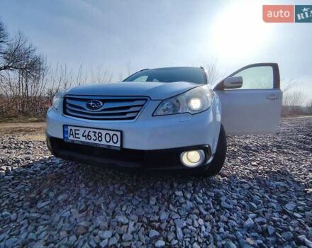 Белый Субару Аутбек, объемом двигателя 2.46 л и пробегом 250 тыс. км за 10000 $, фото 11 на Automoto.ua
