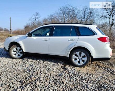 Белый Субару Аутбек, объемом двигателя 2.46 л и пробегом 250 тыс. км за 10000 $, фото 6 на Automoto.ua