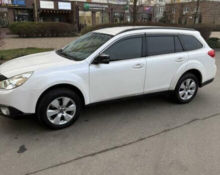 Белый Субару Аутбек, объемом двигателя 2.5 л и пробегом 304 тыс. км за 9700 $, фото 3 на Automoto.ua