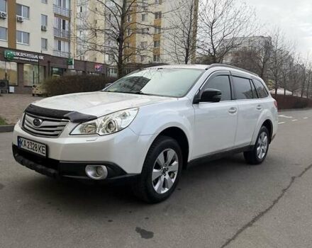 Белый Субару Аутбек, объемом двигателя 2.5 л и пробегом 304 тыс. км за 9700 $, фото 4 на Automoto.ua