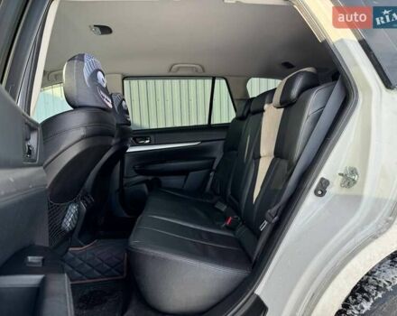 Білий Субару Аутбек, об'ємом двигуна 2.46 л та пробігом 305 тис. км за 9990 $, фото 9 на Automoto.ua