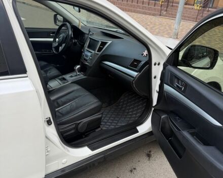 Белый Субару Аутбек, объемом двигателя 2.5 л и пробегом 304 тыс. км за 9700 $, фото 8 на Automoto.ua